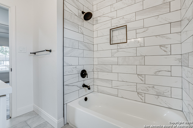 Image 25 of 39 For 447 Shannon Lee St