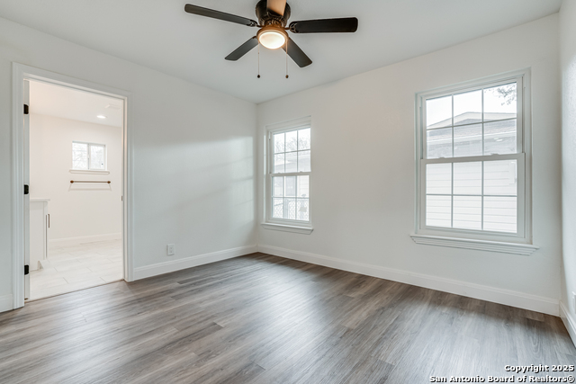 Image 26 of 39 For 447 Shannon Lee St