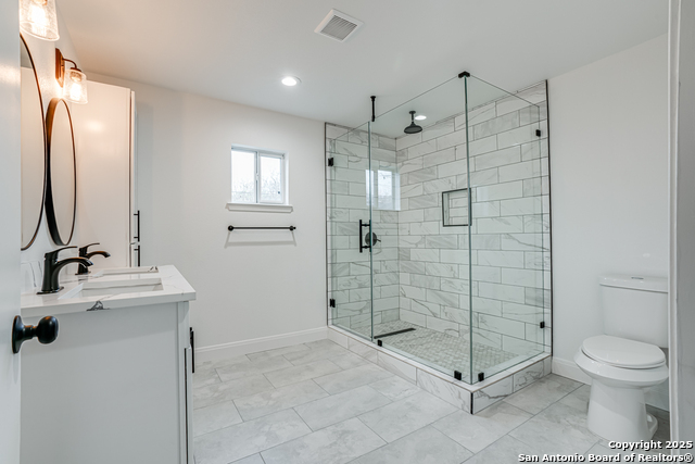 Image 29 of 39 For 447 Shannon Lee St