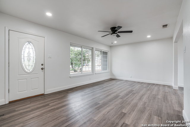 Image 3 of 39 For 447 Shannon Lee St