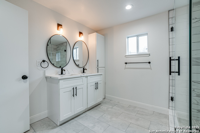 Image 32 of 39 For 447 Shannon Lee St