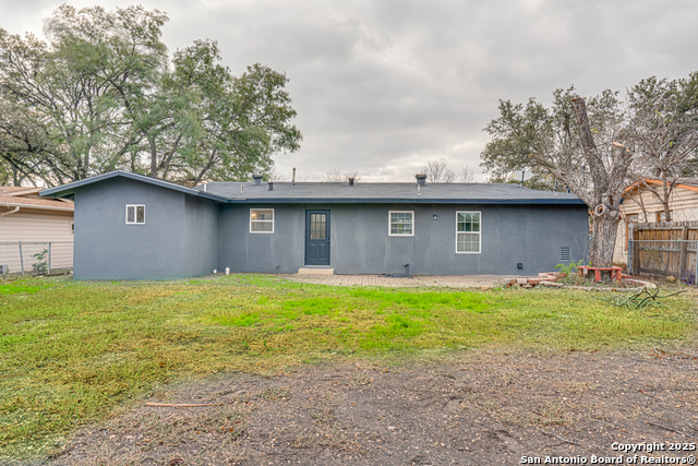 Image 34 of 39 For 447 Shannon Lee St
