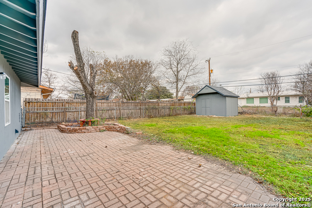 Image 35 of 39 For 447 Shannon Lee St