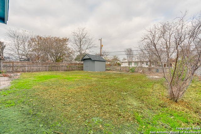 Image 38 of 39 For 447 Shannon Lee St