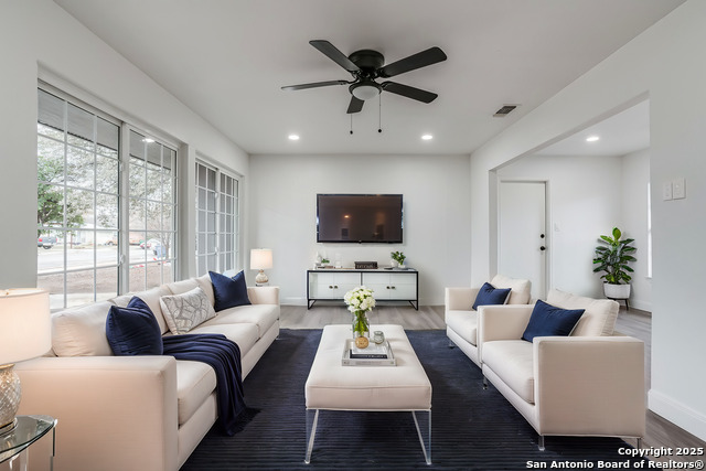 Image 5 of 39 For 447 Shannon Lee St