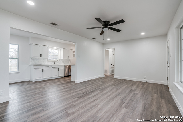 Image 6 of 39 For 447 Shannon Lee St
