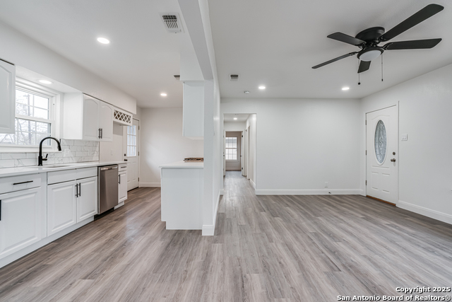 Image 9 of 39 For 447 Shannon Lee St