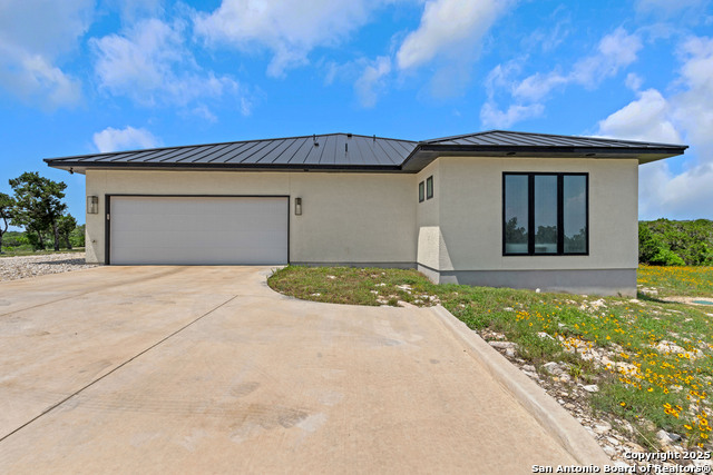 Listing photo id 1 for 364 Pr 2771