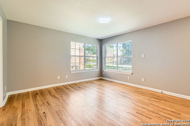 Image 10 of 31 For 511 Lynwood Ave W
