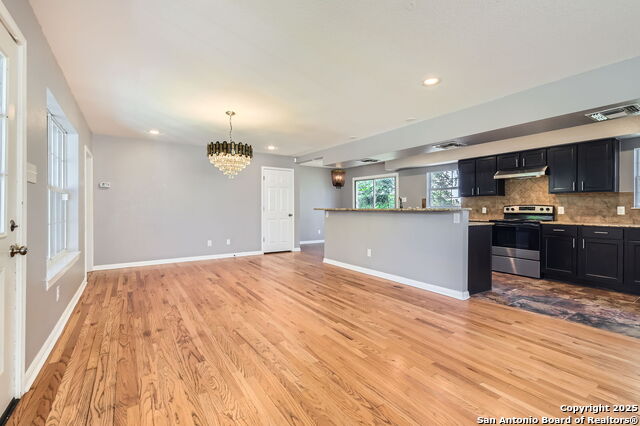Image 11 of 31 For 511 Lynwood Ave W