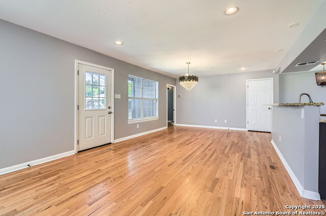 Image 13 of 31 For 511 Lynwood Ave W