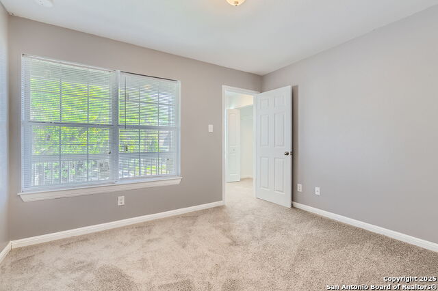 Image 15 of 31 For 511 Lynwood Ave W
