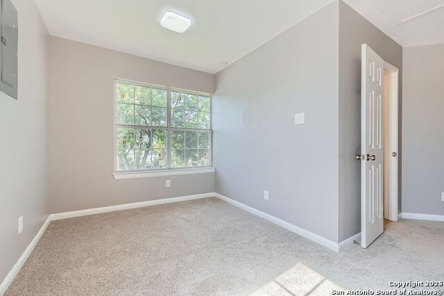 Image 18 of 31 For 511 Lynwood Ave W