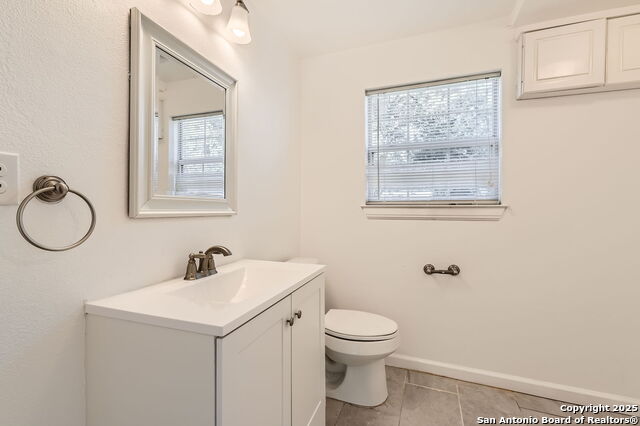Image 20 of 31 For 511 Lynwood Ave W