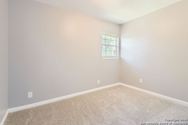 Image 23 of 31 For 511 Lynwood Ave W