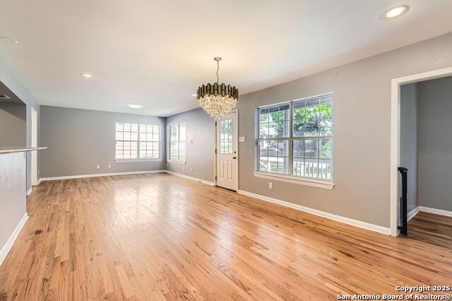 Image 3 of 31 For 511 Lynwood Ave W