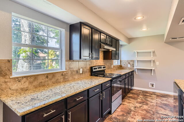 Image 9 of 31 For 511 Lynwood Ave W