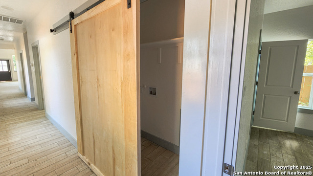 Image 19 of 24 For 715 Ripford