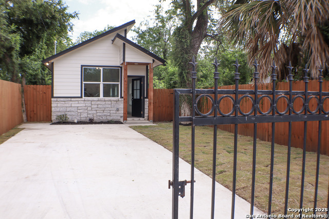 Image 2 of 24 For 715 Ripford