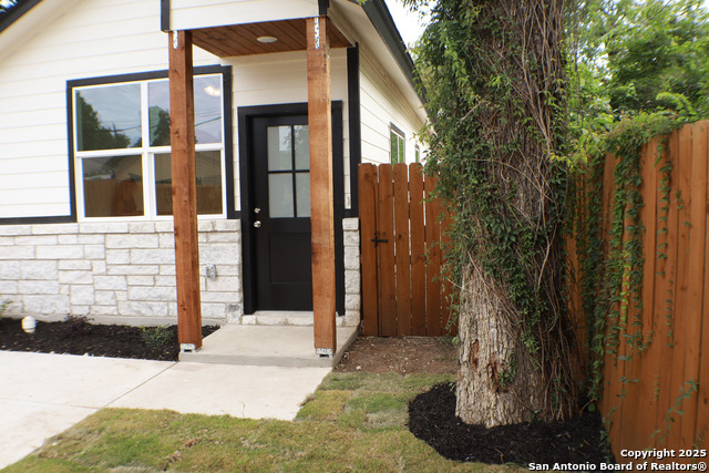 Image 3 of 24 For 715 Ripford