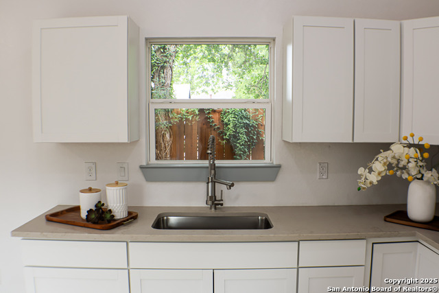 Image 6 of 24 For 715 Ripford