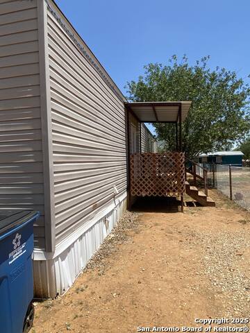 Details for 311 Darlington N, Dilley, TX 78017
