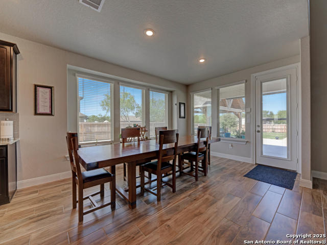 Listing photo id 9 for 5043 Tupelo
