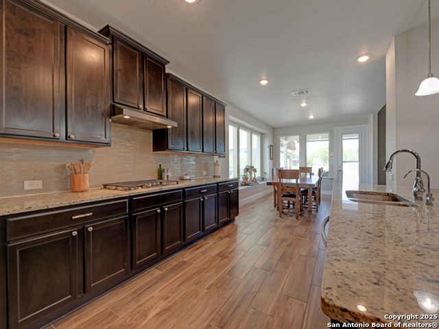 Listing photo id 12 for 5043 Tupelo