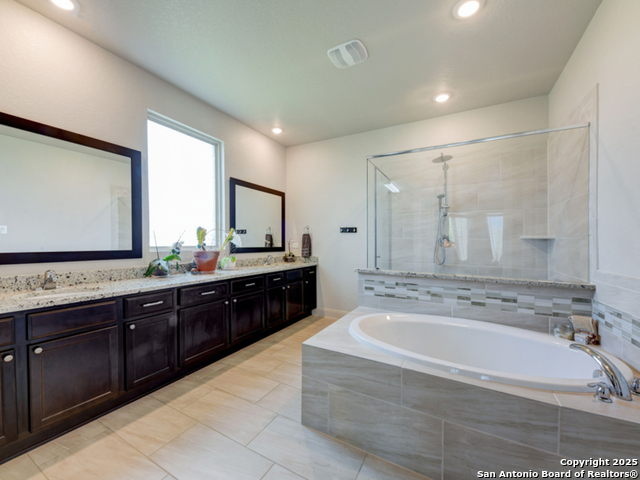 Listing photo id 16 for 5043 Tupelo