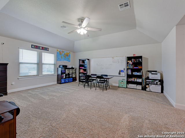 Listing photo id 33 for 5043 Tupelo