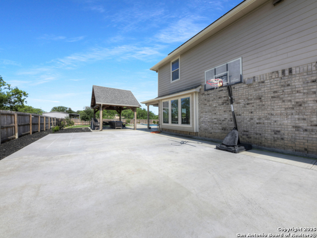 Listing photo id 36 for 5043 Tupelo