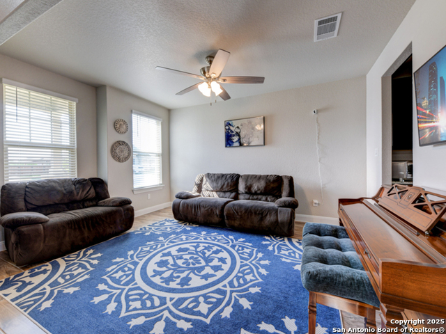 Listing photo id 4 for 5043 Tupelo