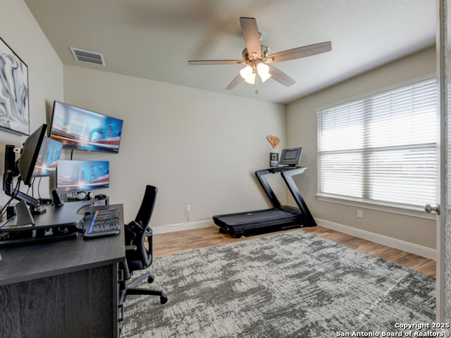 Listing photo id 5 for 5043 Tupelo