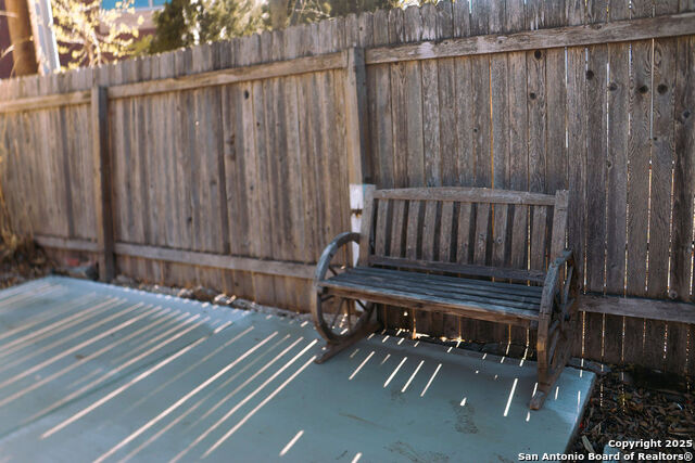 Image 24 of 45 For 326 Refugio  