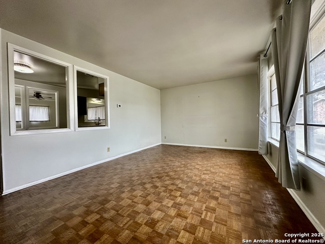 Image 11 of 23 For 138 Surrey Ln