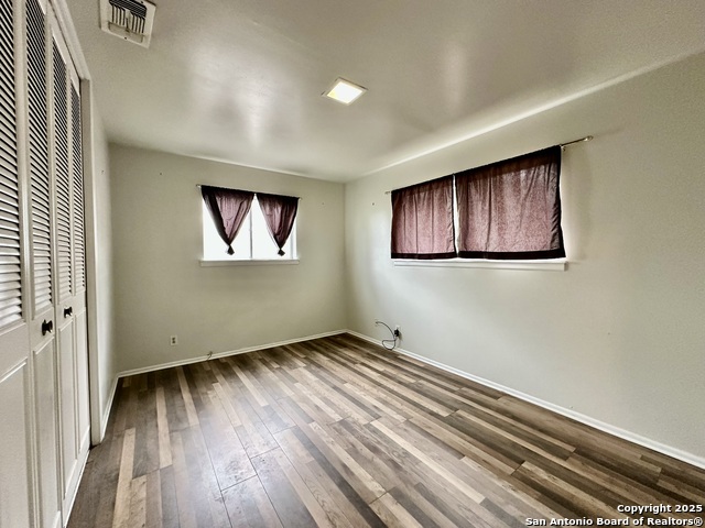 Image 15 of 23 For 138 Surrey Ln
