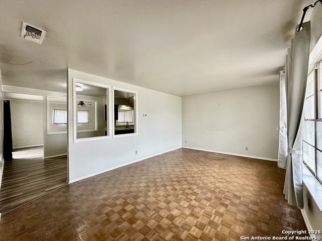 Image 7 of 23 For 138 Surrey Ln
