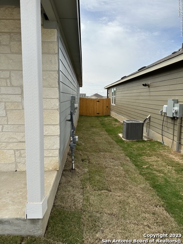 Listing photo id 1 for 10742 Hernando Ct.