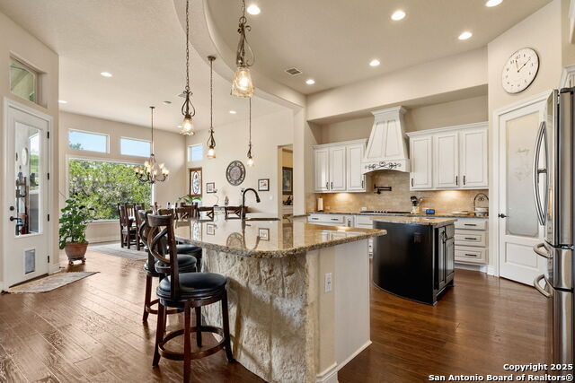 Image 10 of 52 For 233-239 Rosinweed