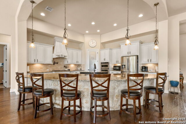 Image 11 of 52 For 233-239 Rosinweed