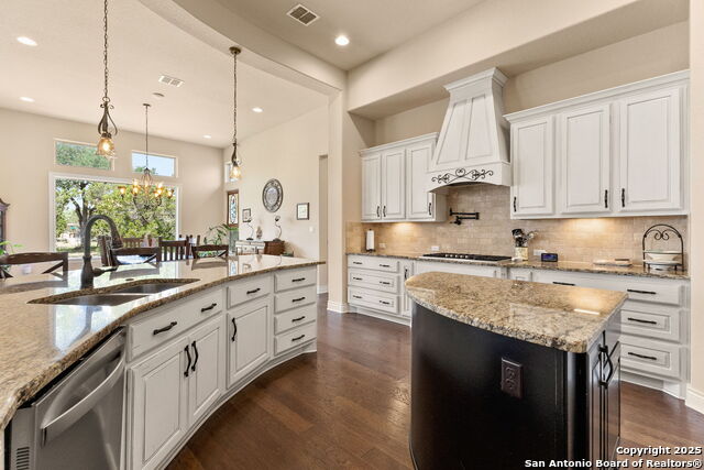 Image 13 of 52 For 233-239 Rosinweed