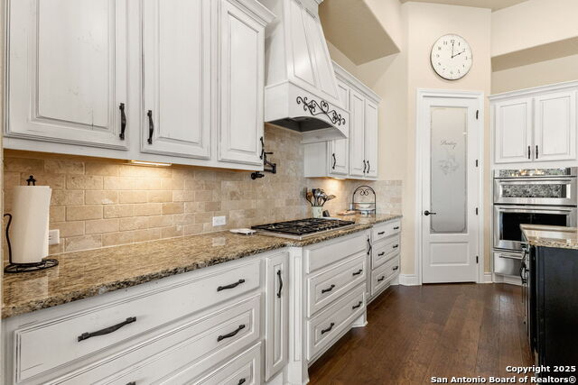 Image 15 of 52 For 233-239 Rosinweed