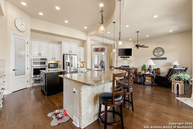 Image 16 of 52 For 233-239 Rosinweed