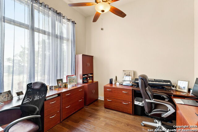 Image 18 of 52 For 233-239 Rosinweed