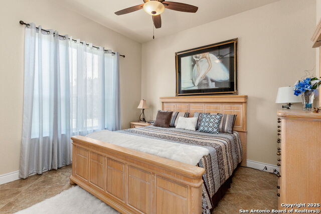 Image 19 of 52 For 233-239 Rosinweed