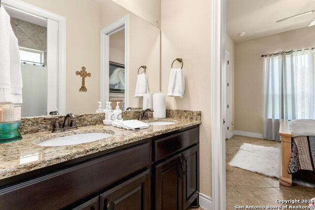 Image 21 of 52 For 233-239 Rosinweed