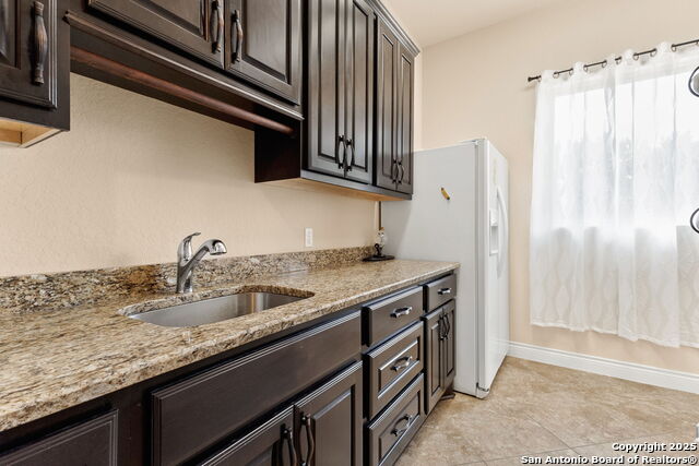 Image 23 of 52 For 233-239 Rosinweed