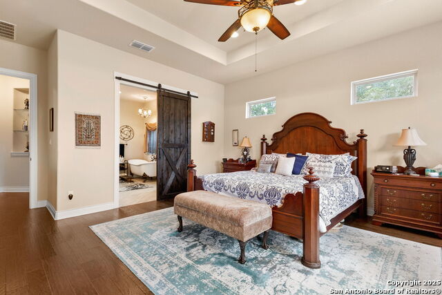 Image 26 of 52 For 233-239 Rosinweed