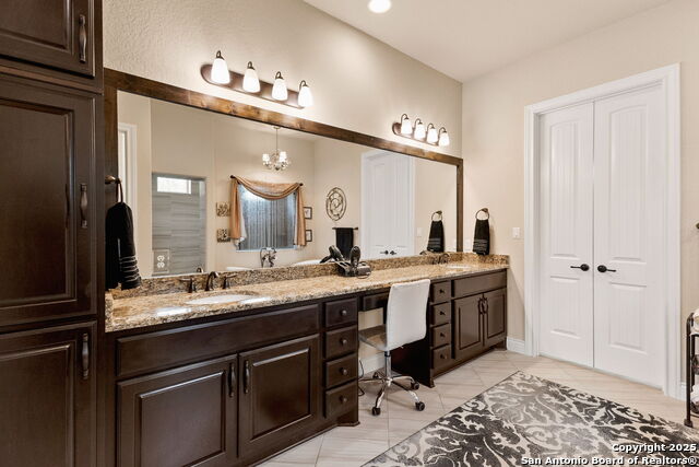 Image 27 of 52 For 233-239 Rosinweed