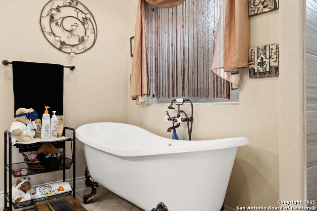 Image 28 of 52 For 233-239 Rosinweed